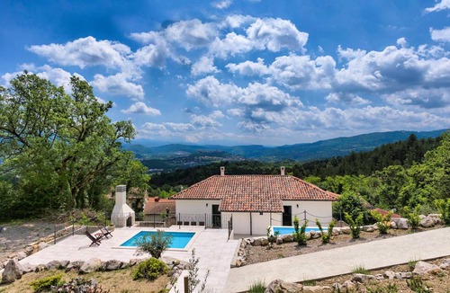 Buzet House | 300 m² House ∙ 7 bedrooms ∙ 14 guests