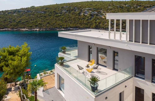 Vinisce Villa | 300 m² Villa ∙ 4 bedrooms ∙ 8 guests