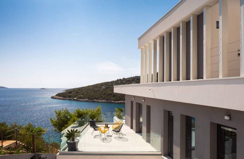 Vinisce Villa | 300 m² Villa ∙ 4 bedrooms ∙ 8 guests