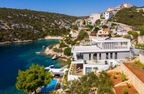 Vinisce Villa | 300 m² Villa ∙ 4 bedrooms ∙ 8 guests