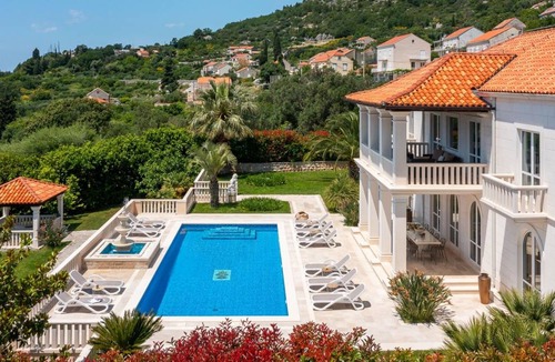 Trsteno Villa | 300 m² Villa ∙ 6 bedrooms ∙ 12 guests