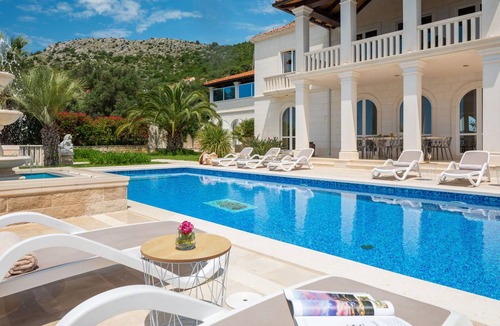 Trsteno Villa | 300 m² Villa ∙ 6 bedrooms ∙ 12 guests