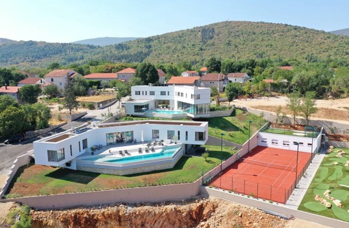 Zmijavci Villa | 311 m² Villa ∙ 5 bedrooms ∙ 12 guests
