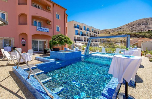 Metajna House | 320 m² House ∙ 14 bedrooms ∙ 28 guests