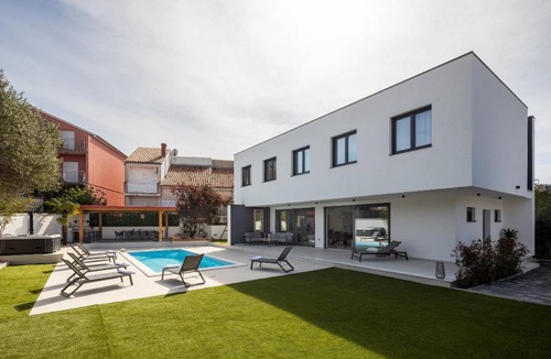 Murter House | 320 m² House ∙ 5 bedrooms ∙ 12 guests