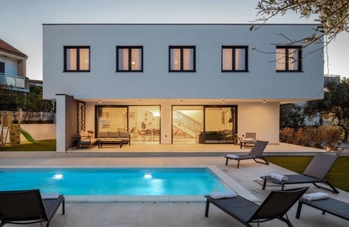 Murter House | 320 m² House ∙ 5 bedrooms ∙ 12 guests