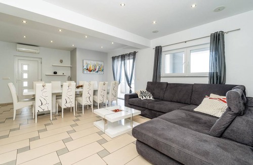 Janjina House | 320 m² House ∙ 6 bedrooms ∙ 12 guests