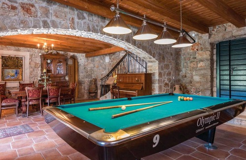 Trpanj House | 330 m² House ∙ 5 bedrooms ∙ 10 guests