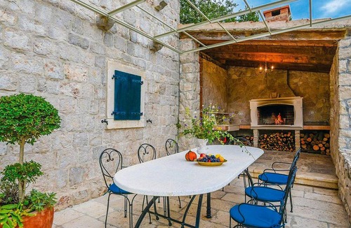 Trpanj House | 330 m² House ∙ 5 bedrooms ∙ 10 guests