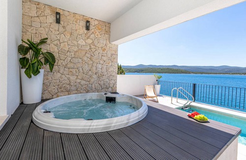 Klek House | 360 m² House ∙ 6 bedrooms ∙ 12 guests