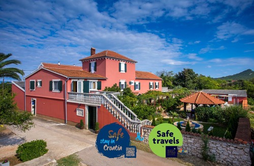 Ugljan Villa | 370 m² Villa ∙ 7 bedrooms ∙ 14 guests
