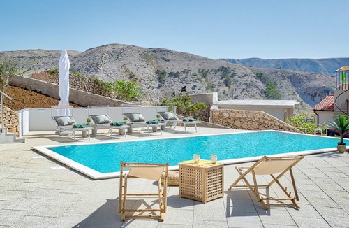Metajna House | 375 m² House ∙ 4 bedrooms ∙ 10 guests