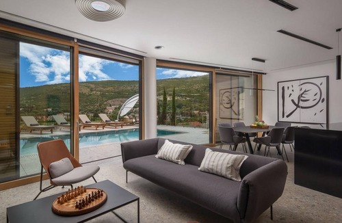 Rozat House | 380 m² House ∙ 3 bedrooms ∙ 8 guests