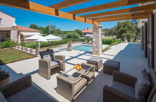 Murine House | 380 m² House ∙ 4 bedrooms ∙ 8 guests
