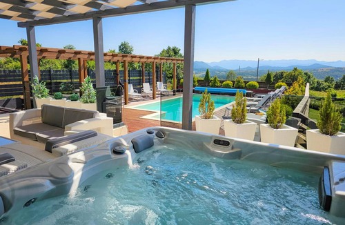 Udbina House | 380 m² House ∙ 4 bedrooms ∙ 10 guests