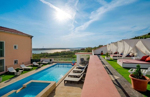 Dinjiska House | 396 m² House ∙ 12 bedrooms ∙ 34 guests