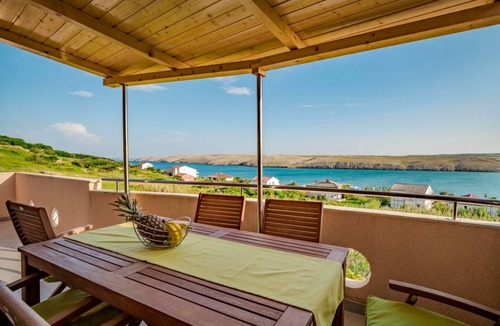 Dinjiska House | 396 m² House ∙ 12 bedrooms ∙ 34 guests