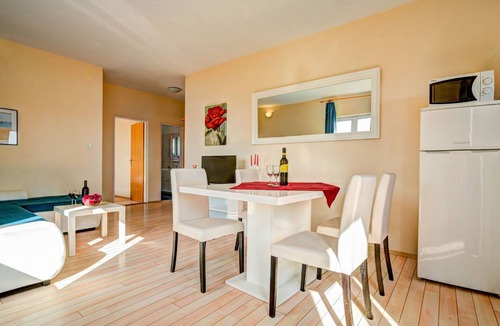 Dinjiska House | 396 m² House ∙ 12 bedrooms ∙ 34 guests