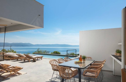 Crni House | 396 m² House ∙ 4 bedrooms ∙ 8 guests