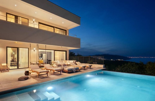 Crni House | 396 m² House ∙ 4 bedrooms ∙ 8 guests