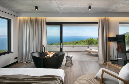 Crni House | 396 m² House ∙ 4 bedrooms ∙ 8 guests