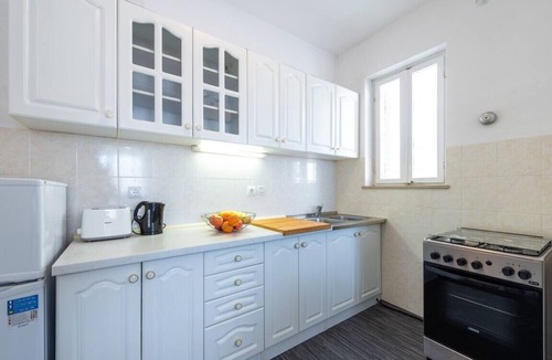 Pile Apartment | 3bedroom apartment near Old Town!