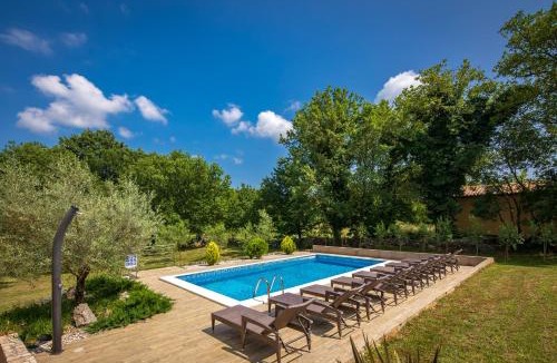Kapelica Villa | 4 BDR Villa Filleona with Pool - Happy Rentals