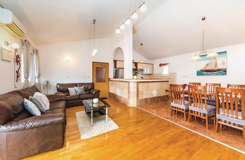 Primorski Dolac House | 4 bedroom accommodation in Primorski Dolac