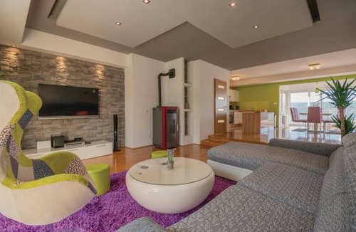 Grubine House | 4 bedroom accommodation in Grubine