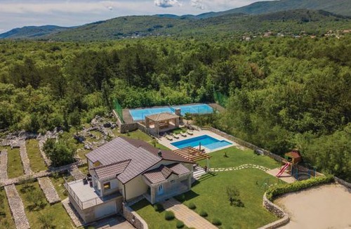 Grubine House | 4 bedroom accommodation in Grubine