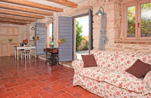 Diminici House | 4 bedroom accommodation in Koromacno
