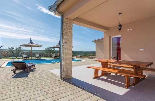 Debeljak House | 4 bedroom accommodation in Debeljak