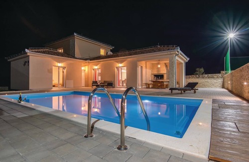 Debeljak House | 4 bedroom accommodation in Debeljak