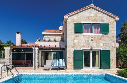Praznica House | 4 bedroom accommodation in Praznica