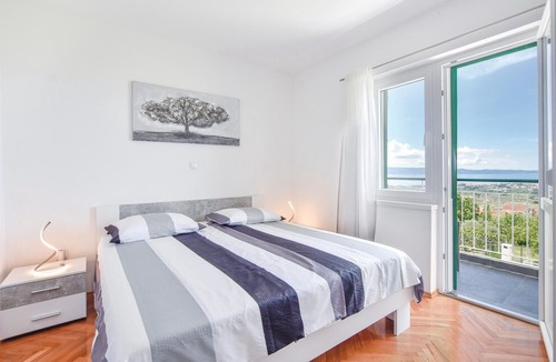 Mravince House | 4 bedroom accommodation in Mravince
