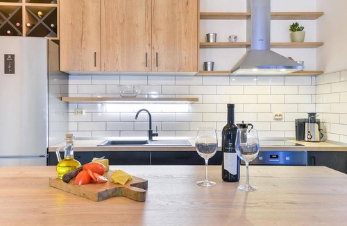 Tinj House | 4 bedroom accommodation in Tinj