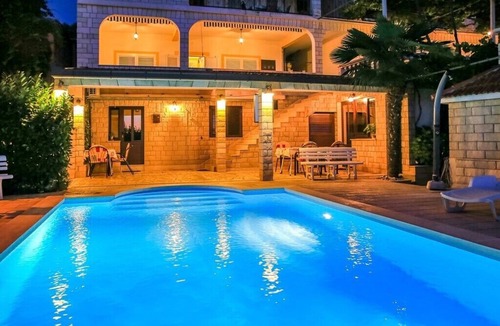 Trpanj Apartment | 4 Bedroom Apartment With Pool