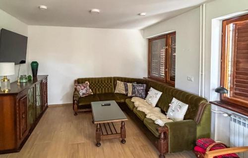 Pokupsko House | 4 Bedroom Beautiful Home In Zagreb