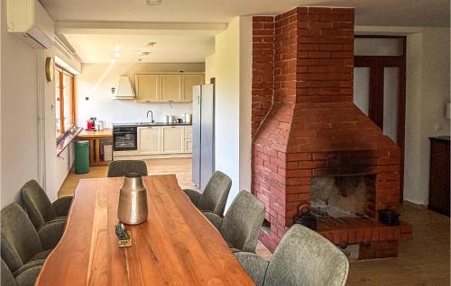 Pokupsko House | 4 Bedroom Beautiful Home In Zagreb