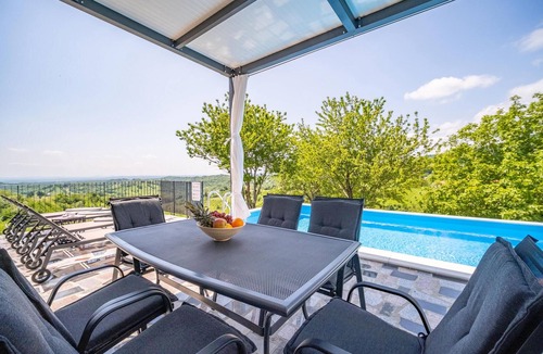 Jastrebarsko House | 4 bedroom nice home in Ivancici