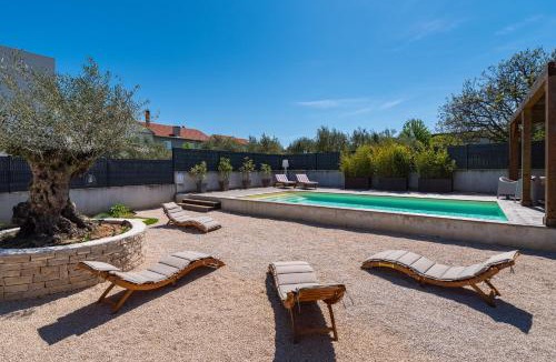 Bibinje Villa | 4 Bedroom Private Villa with Large Pool, Quiet Area