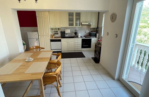 Mundanije Apartment | 4* Luxury apartment Villa Ivo - 4 WLAN & air conditioning, 2 x double room + 2 x bathroom + whz