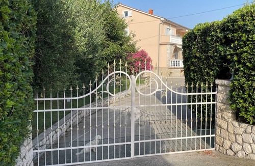 Mundanije Apartment | 4* Luxury apartment Villa Ivo - 4 WLAN & air conditioning, 2 x double room + 2 x bathroom + whz