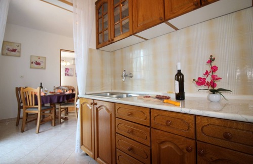 Vrvari Condo | 4 persons, quiet area, garden, private parking