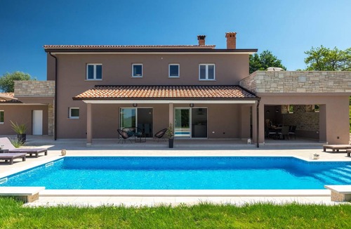 Pazin House | 400 m² House ∙ 5 bedrooms ∙ 12 guests