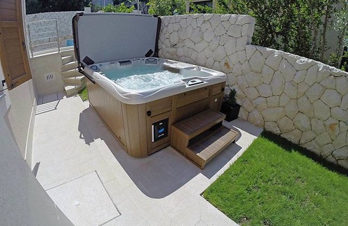 Okrug Donji House | 400 m² House ∙ 5 bedrooms ∙ 10 guests