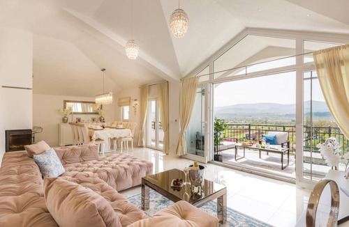 Prolozac House | 400 m² House ∙ 6 bedrooms ∙ 15 guests