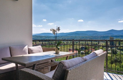 Prolozac House | 400 m² House ∙ 6 bedrooms ∙ 15 guests