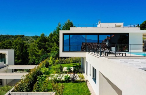 Sutivan Villa | 400 m² Villa ∙ 3 bedrooms ∙ 8 guests