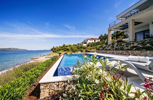 Iz Villa | 400 m² Villa ∙ 4 bedrooms ∙ 8 guests